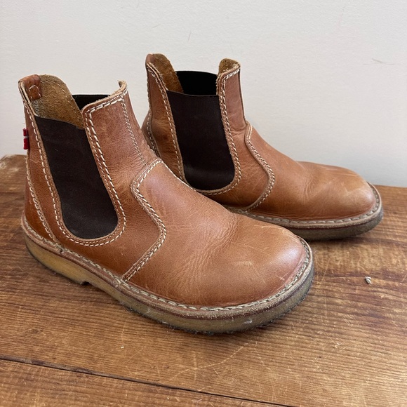 European Duckfeet Leather Chelsea Ankle Boot - Picture 3 of 9